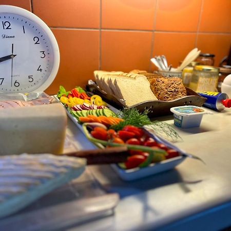 Egen Stuga Med Delat Badrum Norrtälje Buitenkant foto