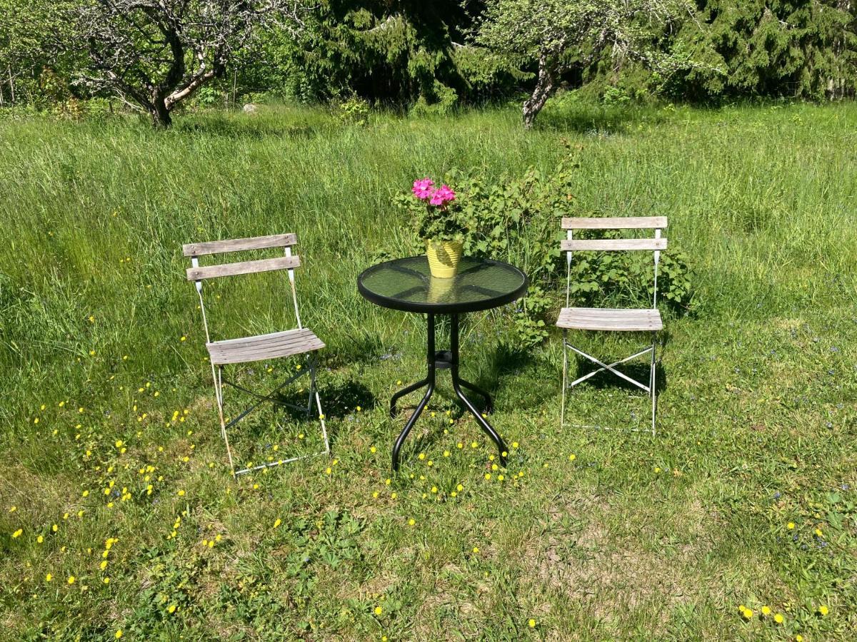 Egen Stuga Med Delat Badrum Norrtälje Buitenkant foto
