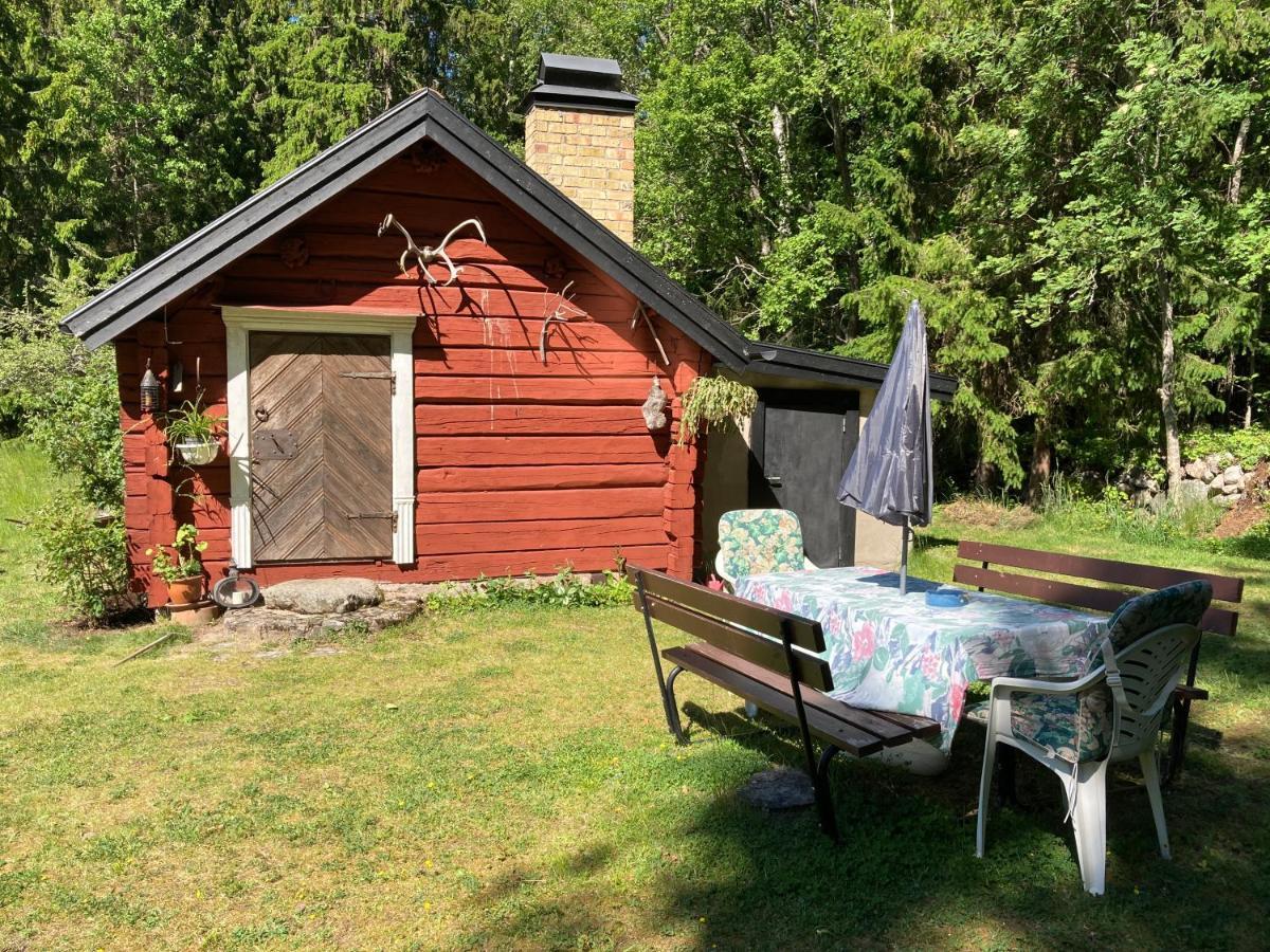 Egen Stuga Med Delat Badrum Norrtälje Buitenkant foto