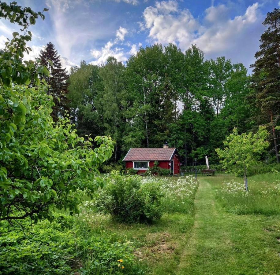 Egen Stuga Med Delat Badrum Norrtälje Buitenkant foto