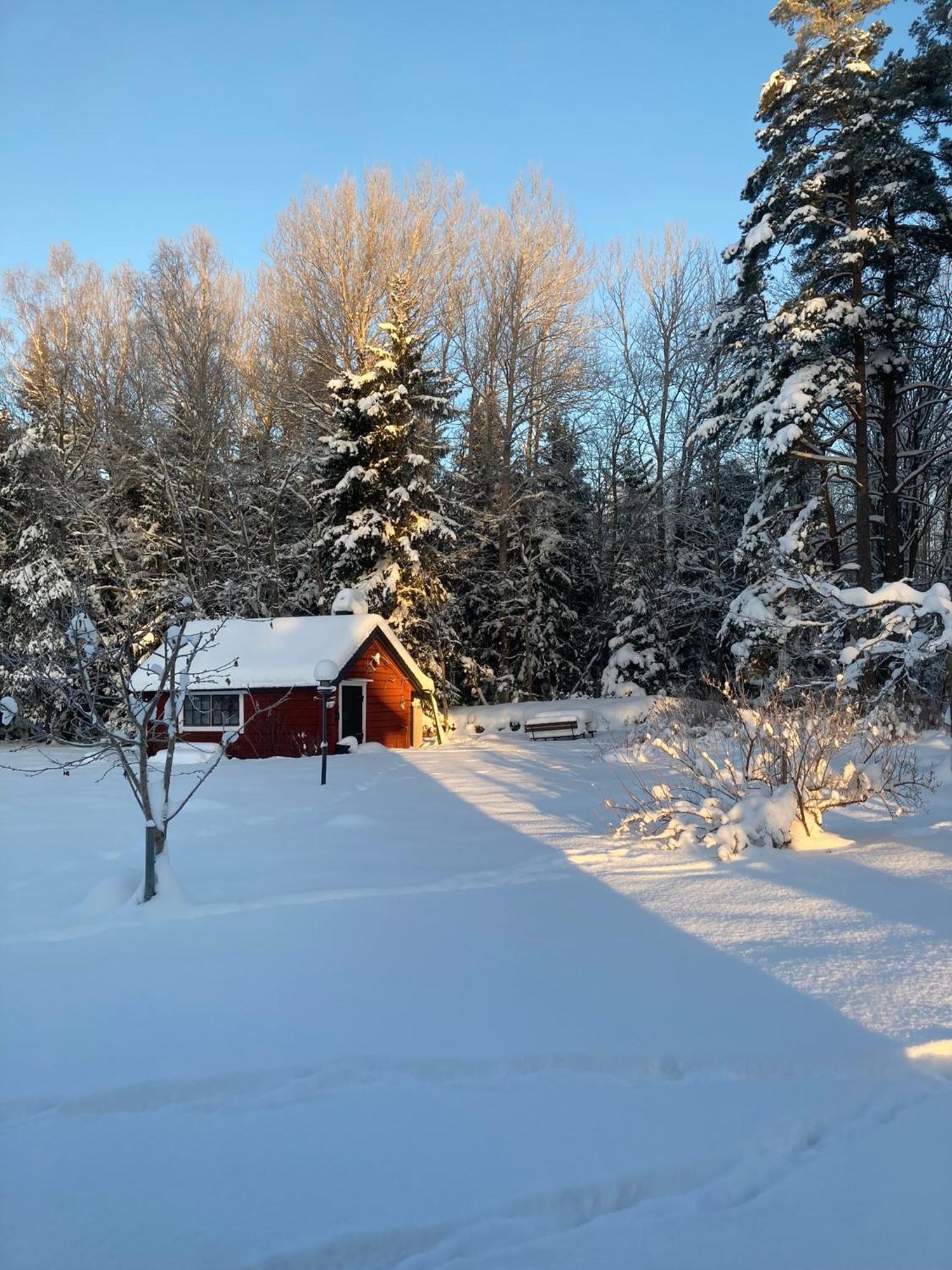 Egen Stuga Med Delat Badrum Norrtälje Buitenkant foto