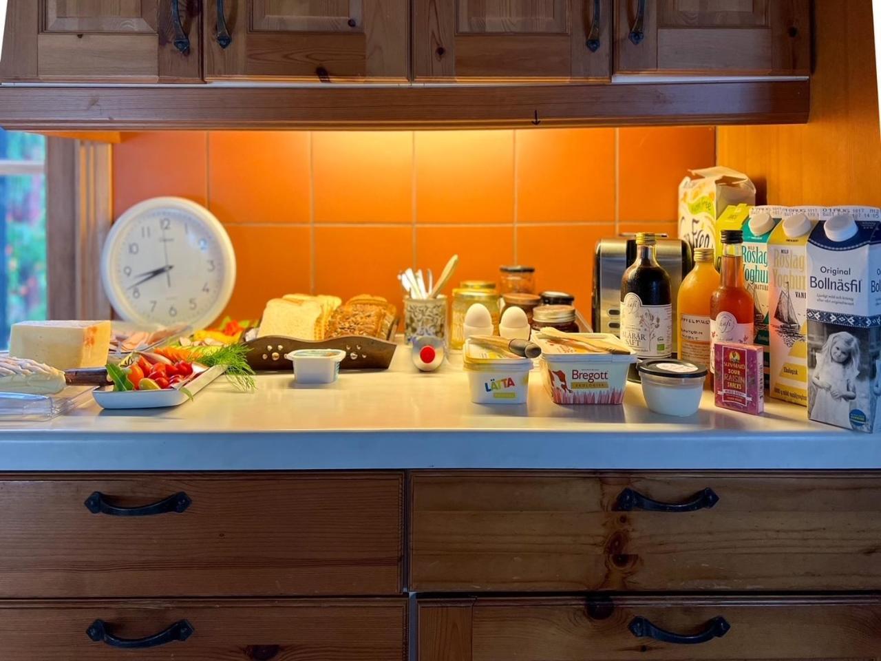 Egen Stuga Med Delat Badrum Norrtälje Buitenkant foto